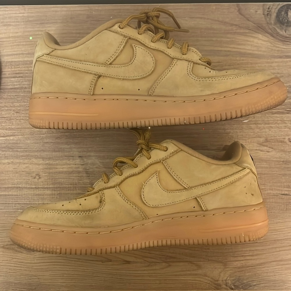 Air Force 1 ‘07 WB Flax sneaker.
